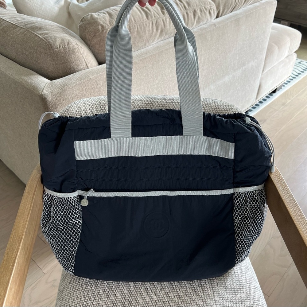 Chanel 17P Nylon Large Shopping Sport Tote Bag in Navy Blue and Gray NWT